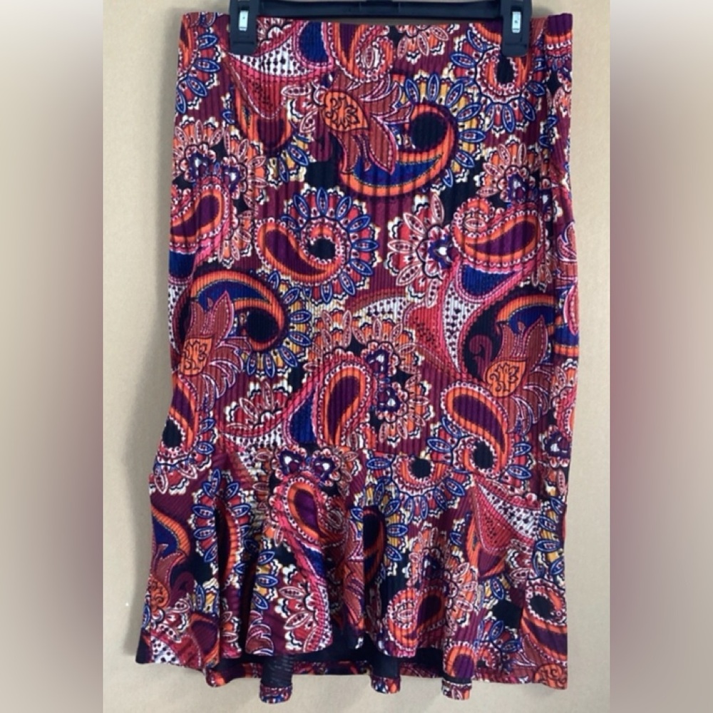 Boutique Women FitFlare Paisley Midi Skirt in Red and Navy sz L